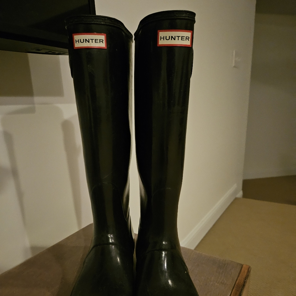 Hunter rain boots, black, women's size 9